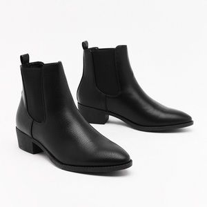 NIB Ankle Chelsea Boots